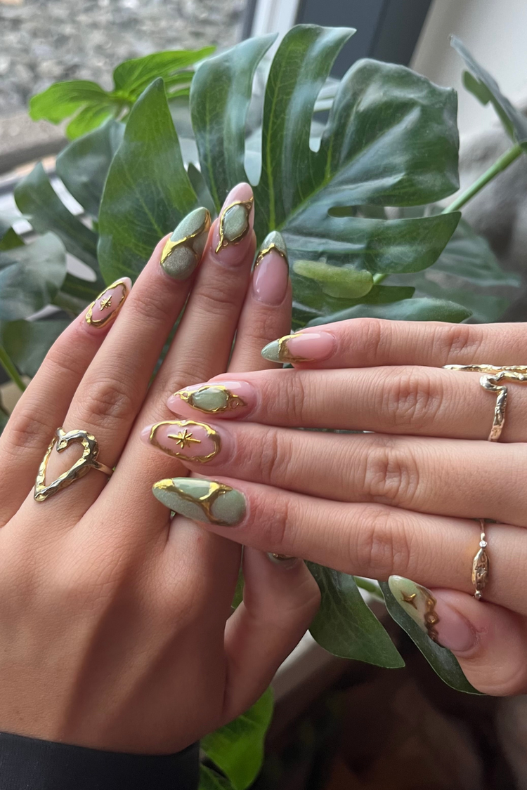 Gilded Green Look – Geelilakkalook Nailsterilta