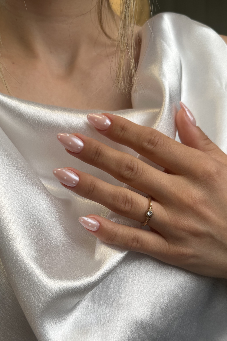 Wedding Dots Look – Geelilakkalook Nailsterilta