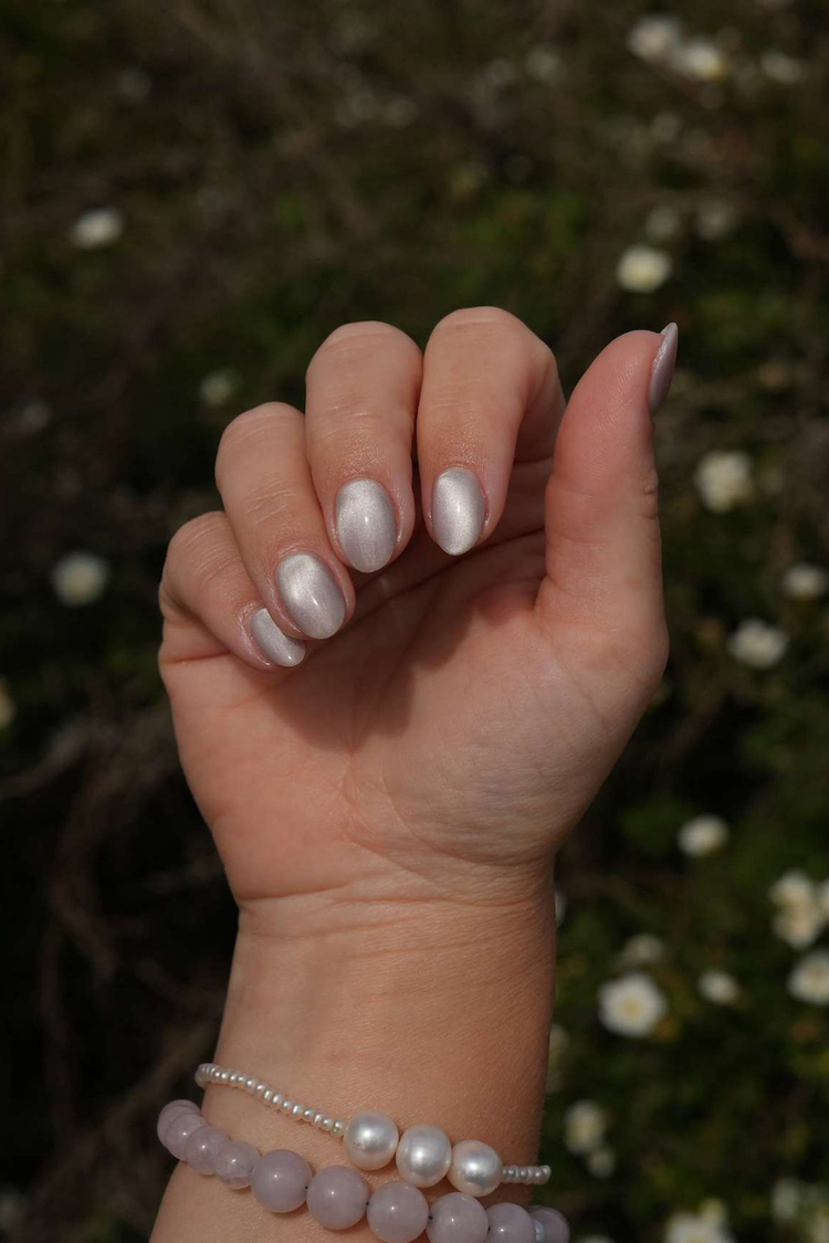 Moon Cat Eye · 550 – Geelilakka Cat Eye Nailsterilta, kuva 3