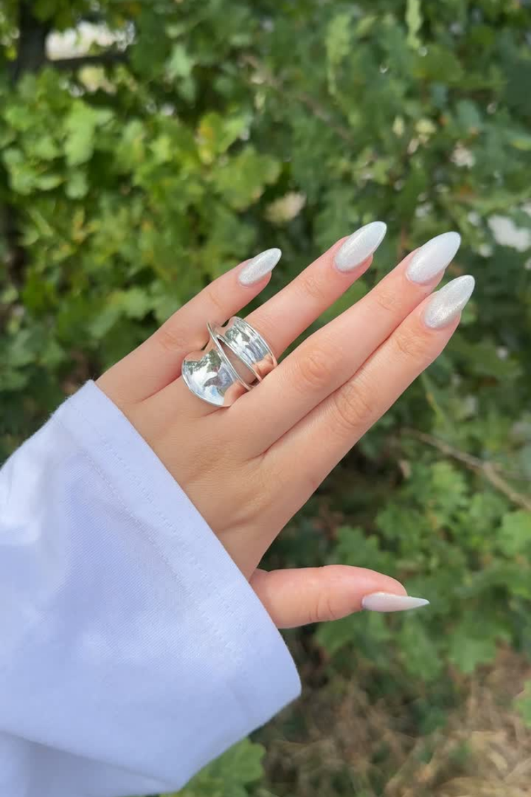 Stardust Cat Eye · 551 – Geelilakka Cat Eye Nailsterilta, kuva 3