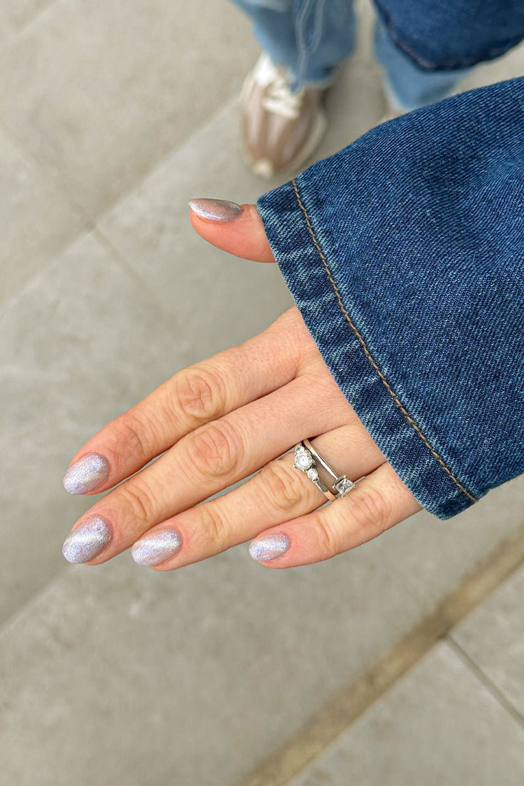 Blue Diamond Cat Eye · 470 – Geelilakka Cat Eye Nailsterilta, kuva 3