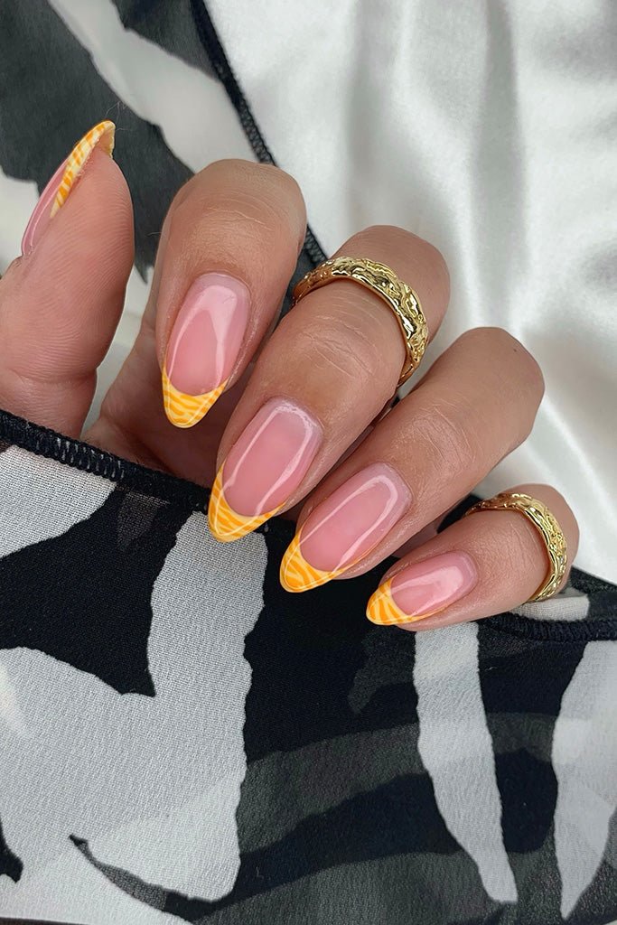 Pink · 210 – Nestemäinen rakennegeeli Nailsterilta, kuva 3