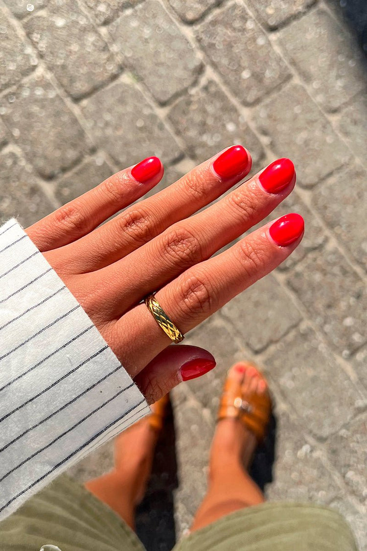 Cherry Kiss · 256 – Geelilakka Nailsterilta, kuva 3