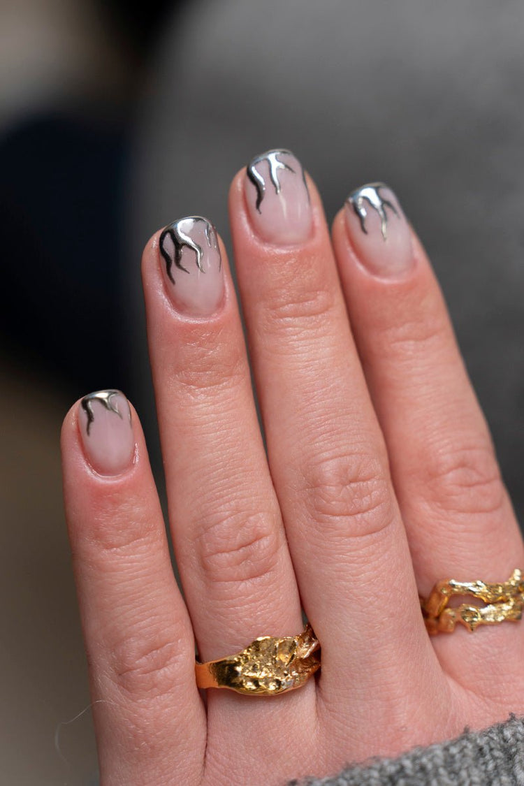 Chrome Flames – Geelilakkalook Nailsterilta