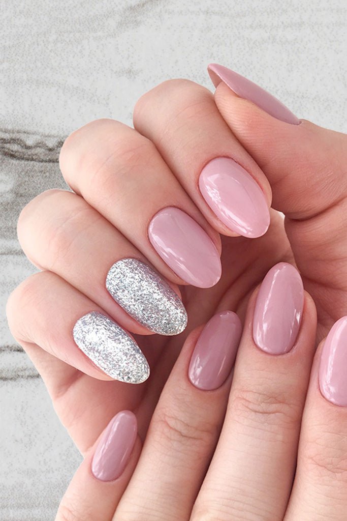 Composed Glitter · 79 – Geelilakka Nailsterilta, kuva 3