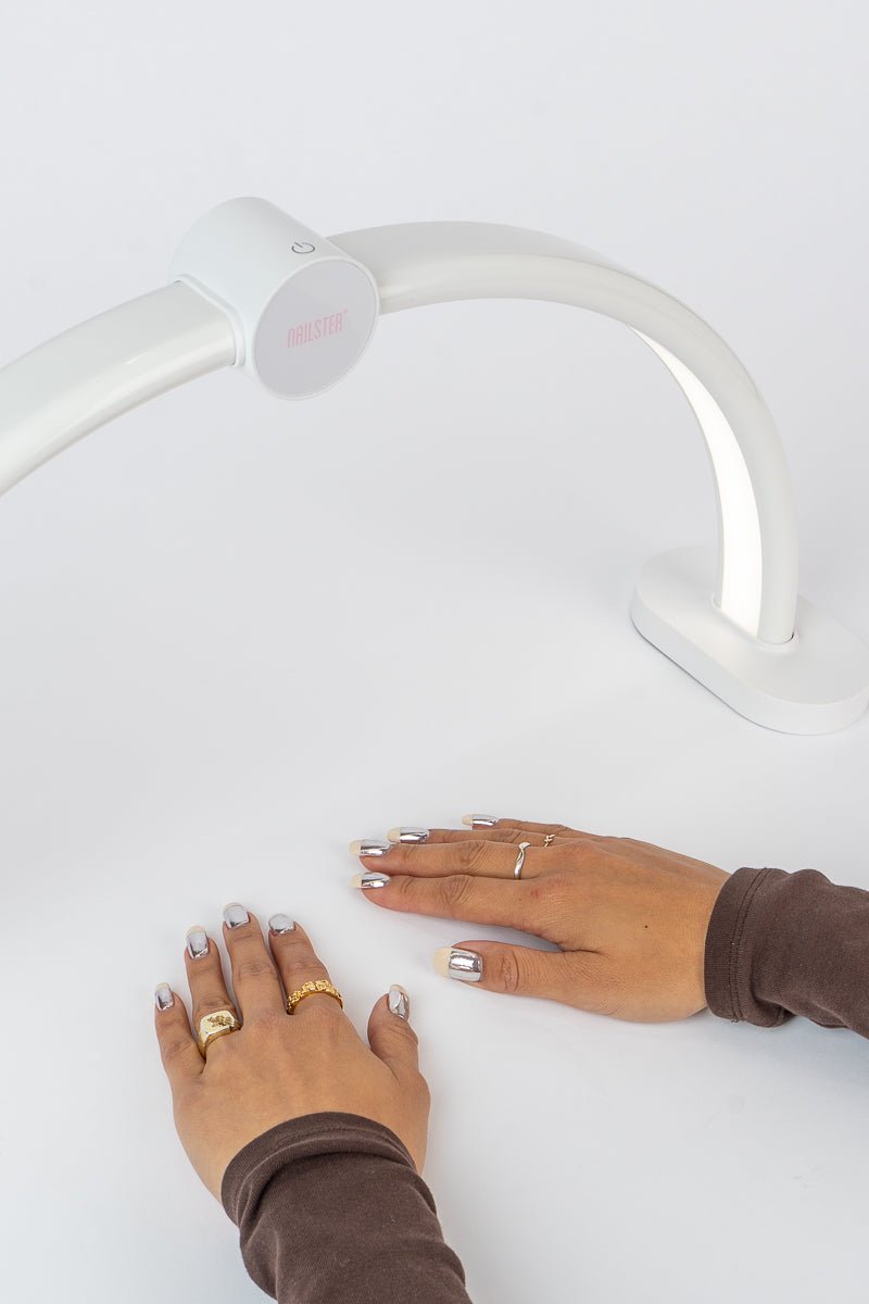 Curve LED -pöytävalaisin