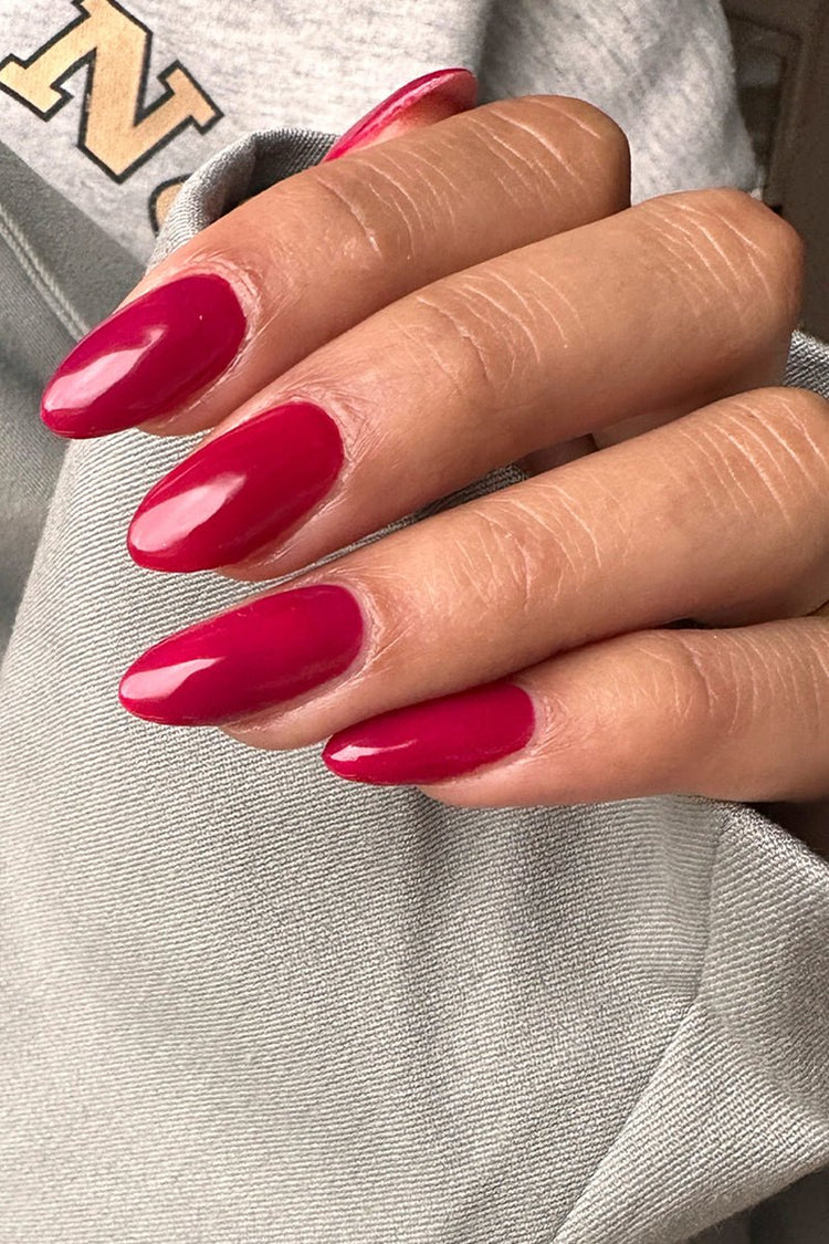 Dark Magenta · 132 – Geelilakka Nailsterilta, kuva 3