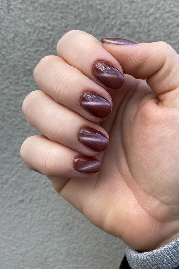 Dusty Cat Eye · 329 – Geelilakka Cat Eye Nailsterilta, kuva 3
