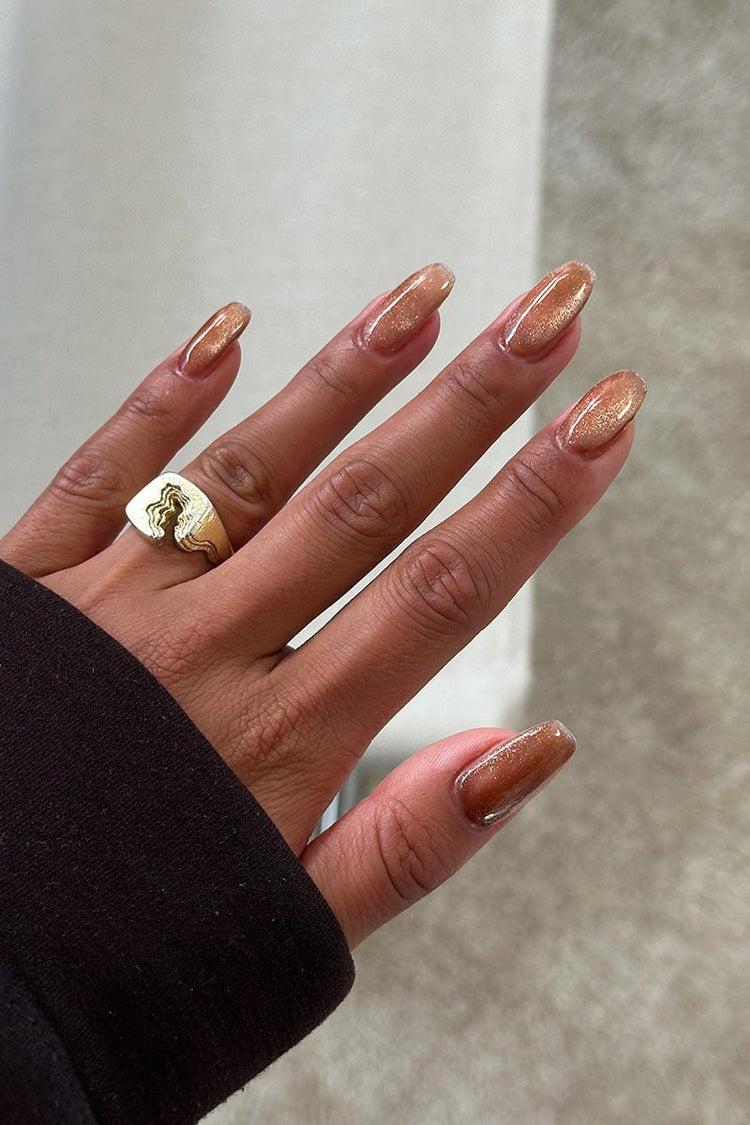 Hazelnut Cat Eye · 497 – Geelilakka Cat Eye Nailsterilta, kuva 3