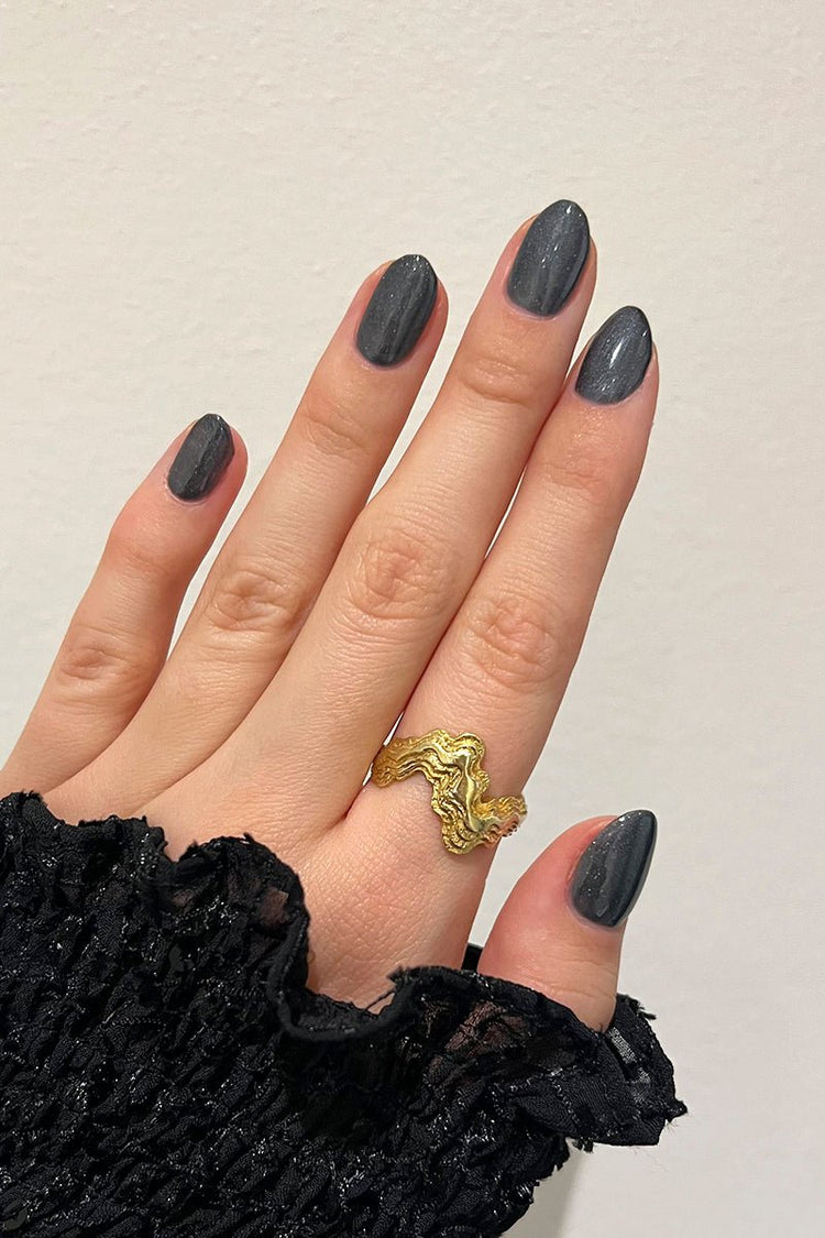 In The Deep Cat Eye · 331 – Geelilakka Cat Eye Nailsterilta, kuva 3