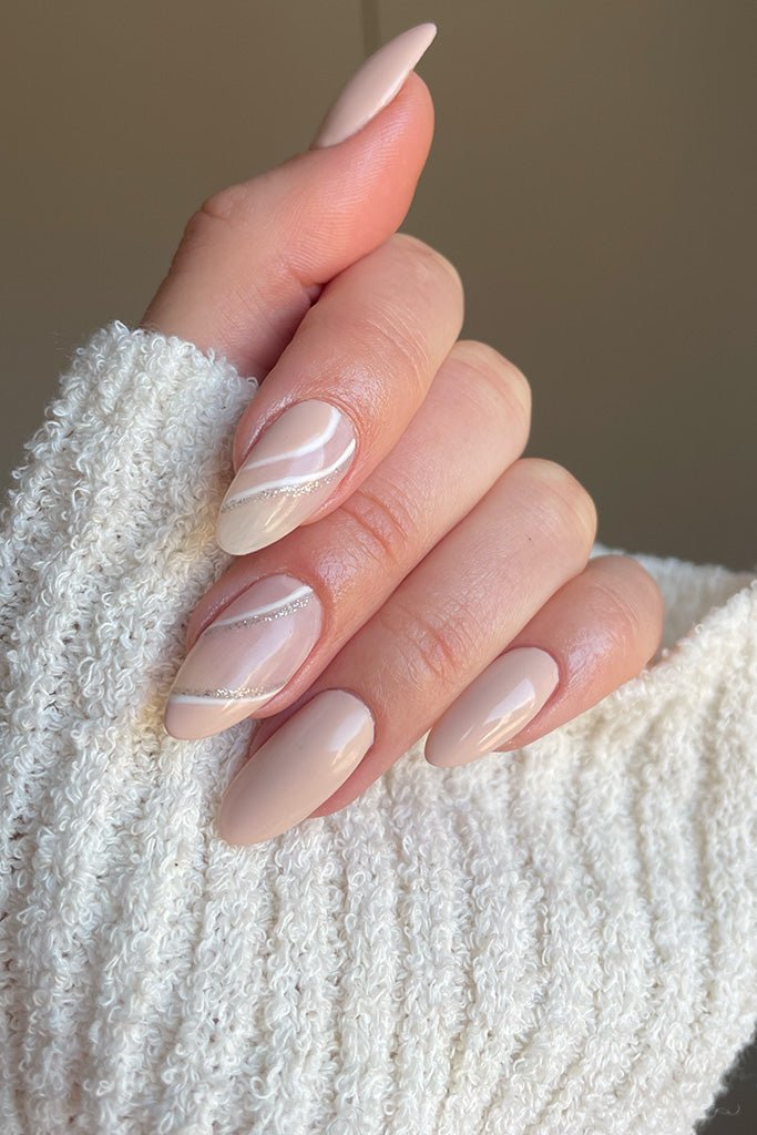 Nude · 36 – Geelilakka Nailsterilta, kuva 3