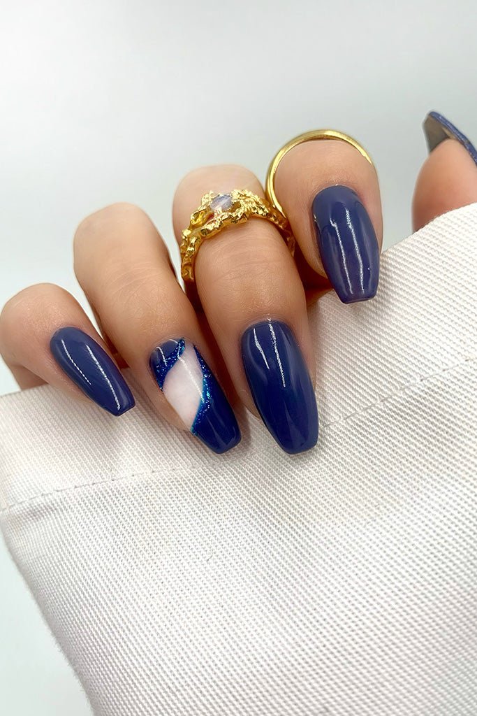 Purply Grey · 209 – Geelilakka Nailsterilta, kuva 3
