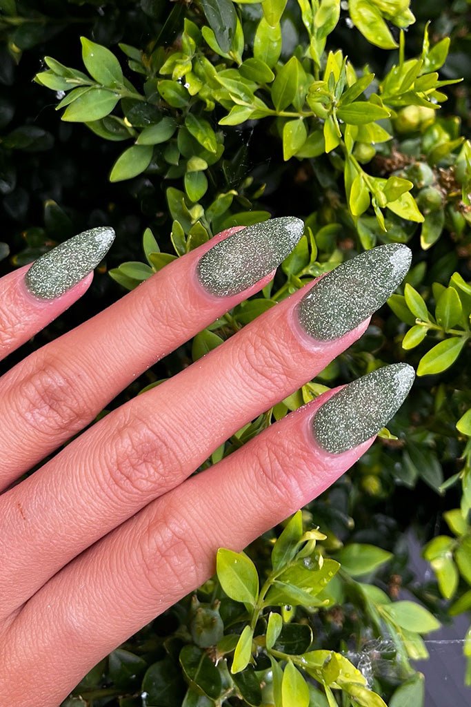 Reflective Green · 362 – Geelilakka Nailsterilta, kuva 3