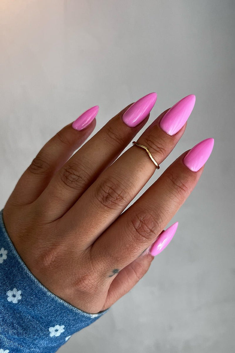 First Kiss · 422 – Rubber Base Nailsterilta, kuva 3