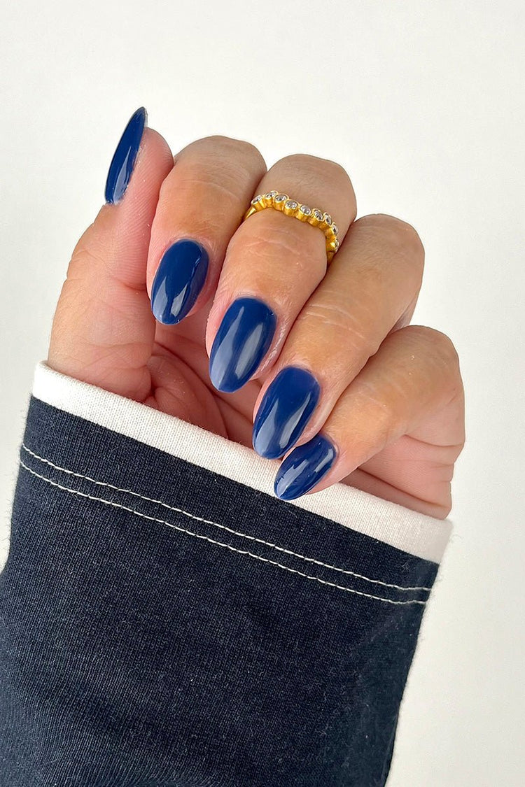 True Blue · 453 – Rubber Base Nailsterilta, kuva 3