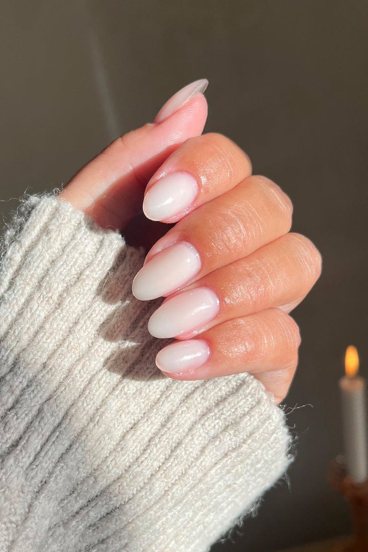 White Sky · 433 – Rubber Base Nailsterilta, kuva 3