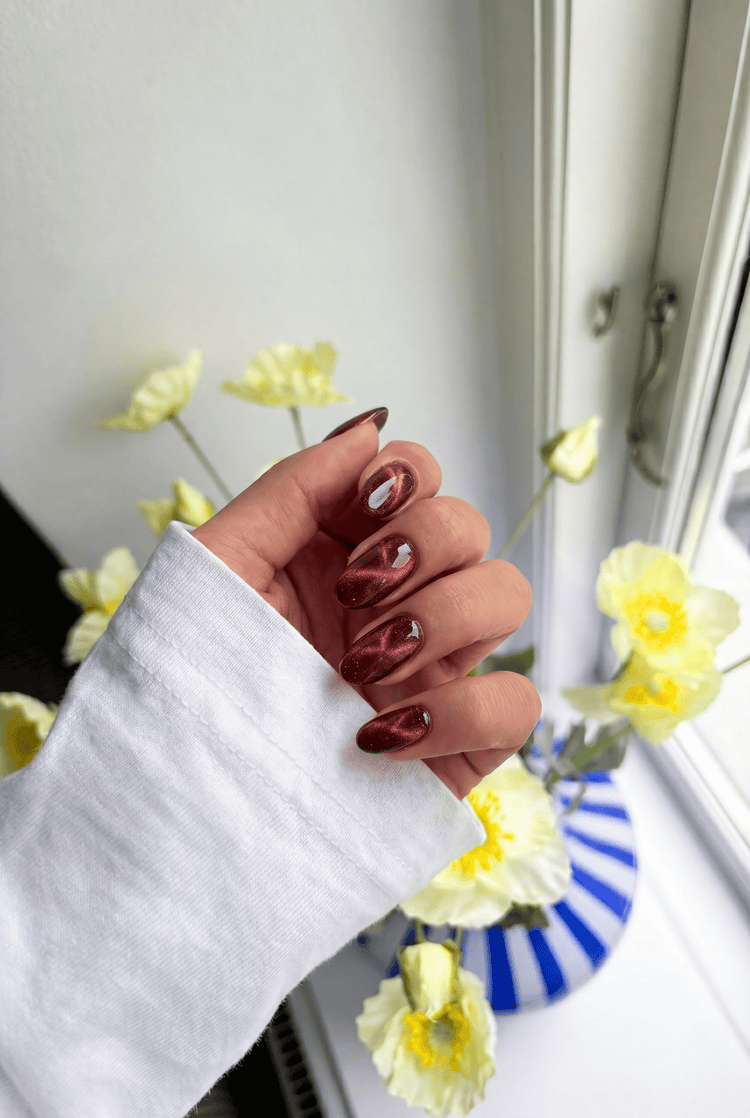Rusty Cat Eye · 323 – Geelilakka Cat Eye Nailsterilta, kuva 3