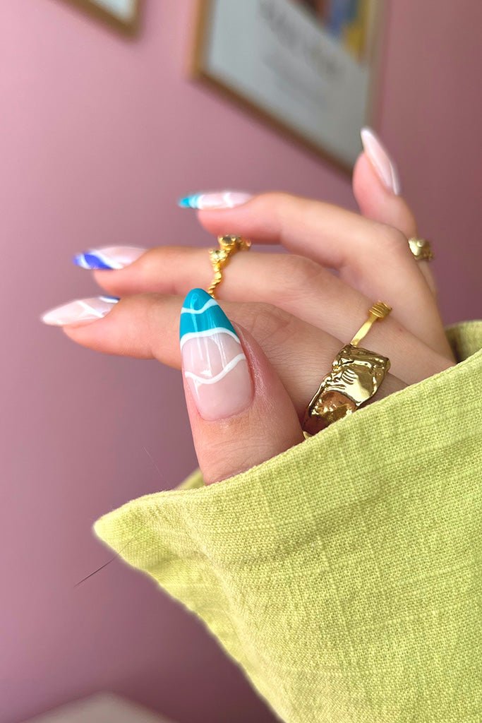 Tropical Blue · 59 – Geelilakka Nailsterilta, kuva 3